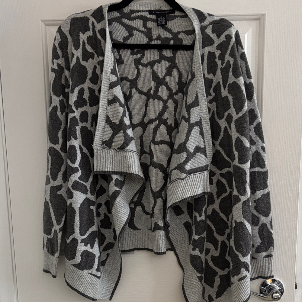 Cozy Open-Front Waterfall Gray Animal Print Sweater Cardigan Medium